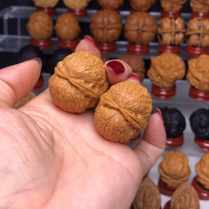 文玩核桃吊坠12小金元宝