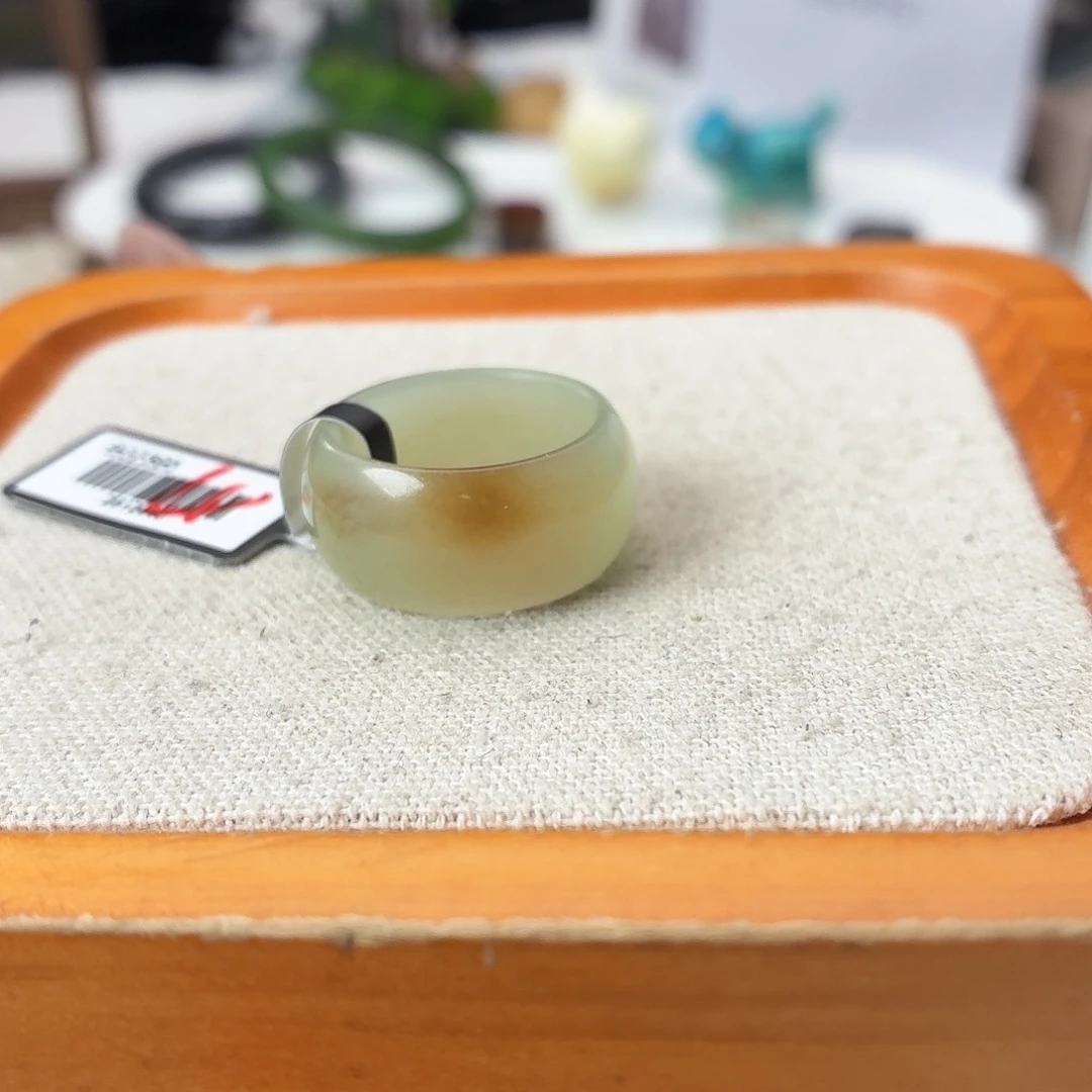 和田玉未镶嵌戒指c38飘糖轮胎18.4不退换