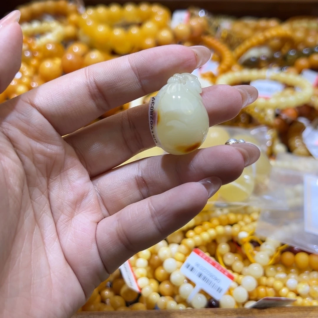 未镶嵌琥珀珠宝奇石