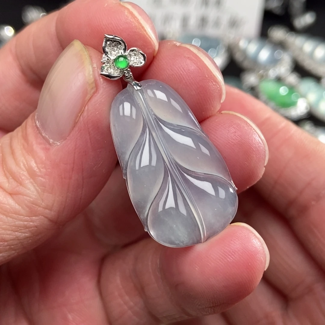 颈饰18K金镶嵌翡翠叶子