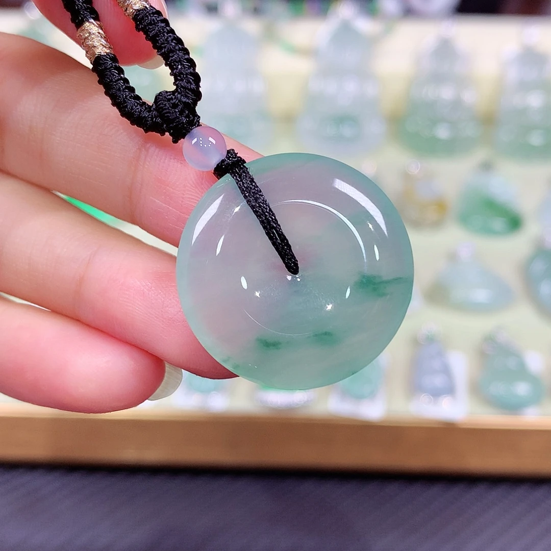 翡翠未镶嵌颈饰平安扣