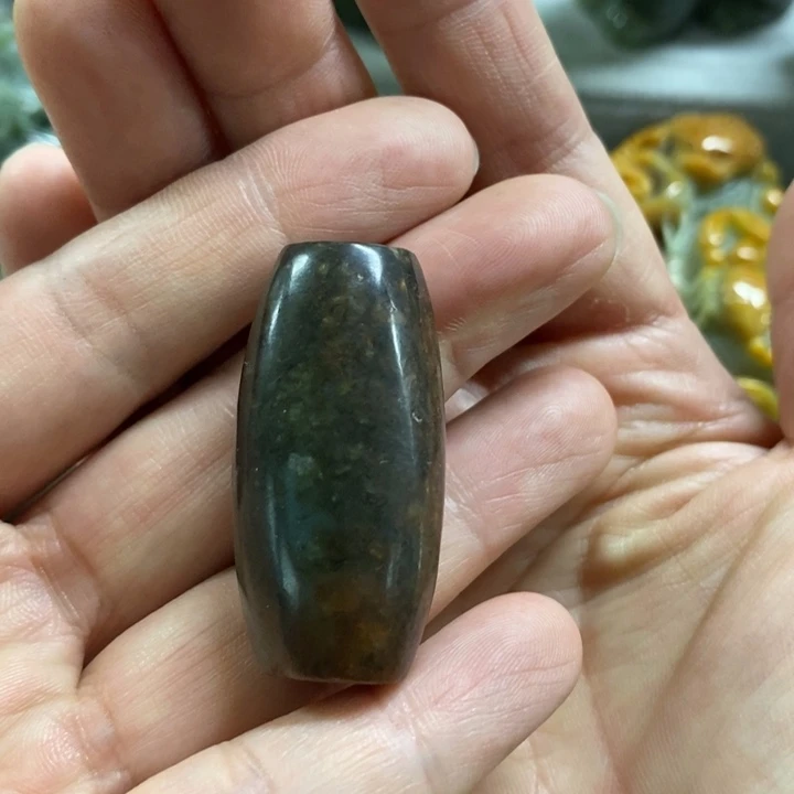 未镶嵌岫岩河磨玉（透闪石质玉）把件