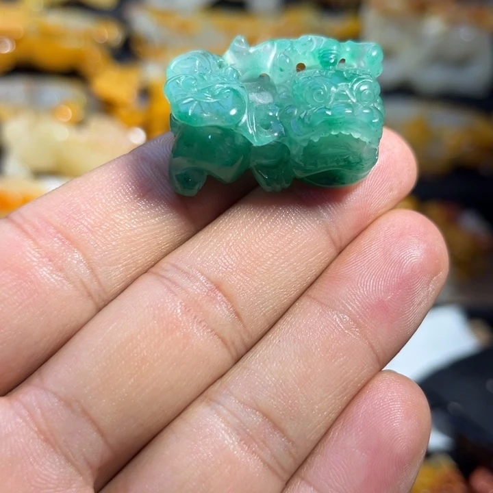 石英质玉（黄龙玉）未镶嵌颈饰