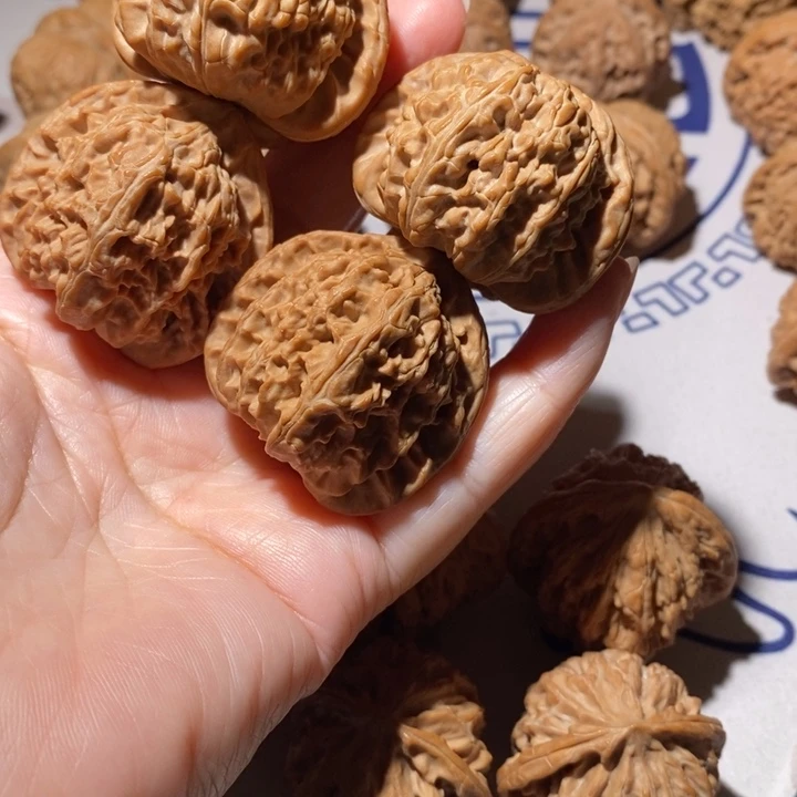 把件文玩核桃C****.三角白➕闷白