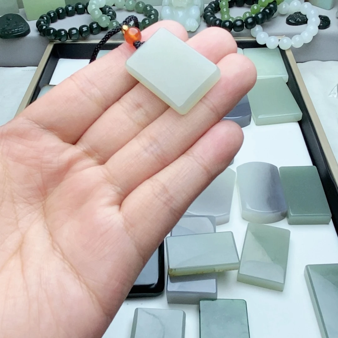 和田玉未镶嵌颈饰不***了