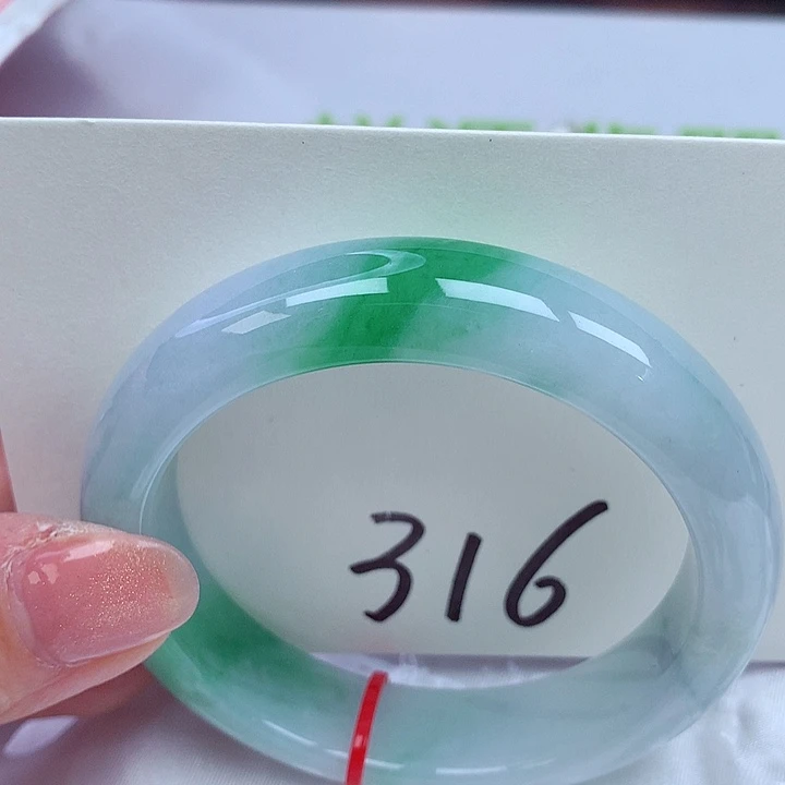 翡翠手镯未镶嵌翡翠