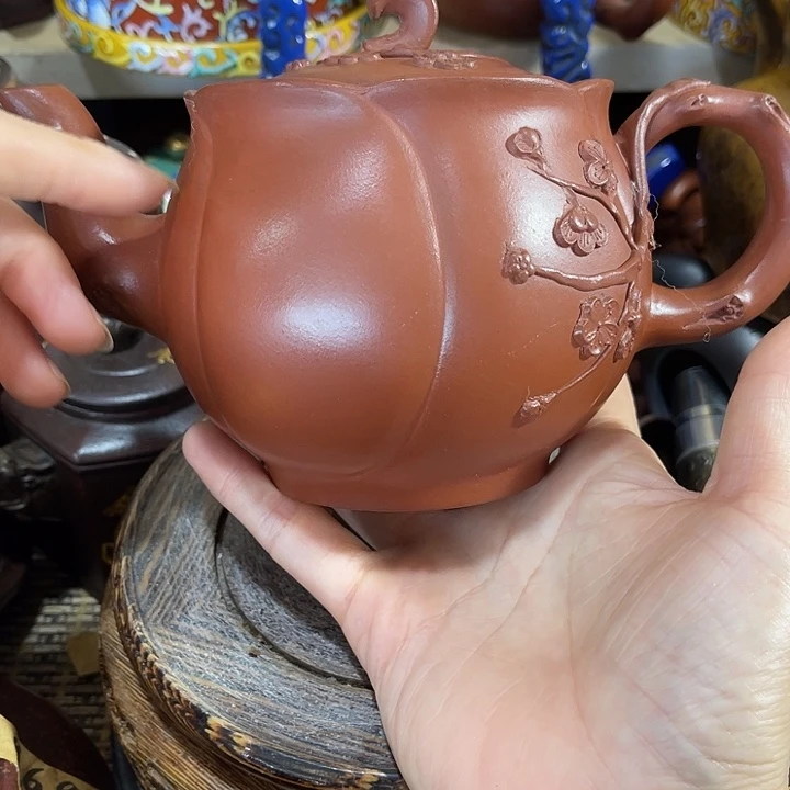 茶壶紫泥原矿泥料手工制作的一把紫砂壶。