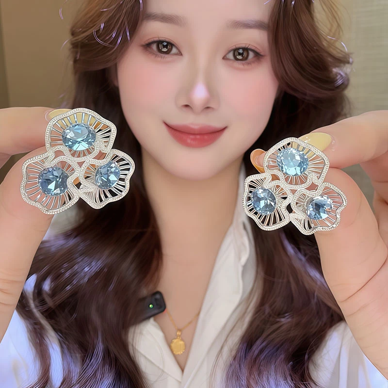铜合金仿水晶耳饰 超仙蓝色锆石花朵耳钉女气质轻奢高级感耳环