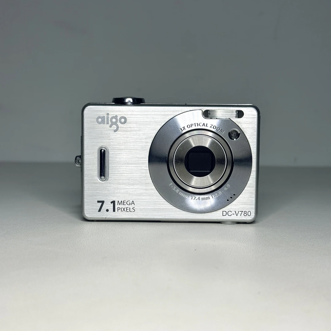 9新 aigo/爱国者 v780 色调多氛围质感710w像素 特价炸