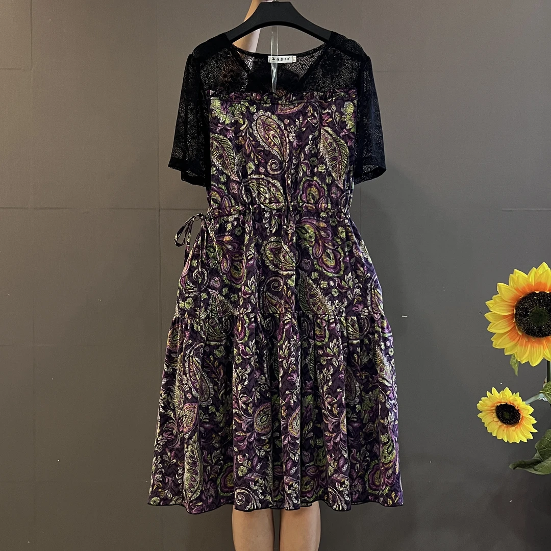 轻奢风小众设计感蕾丝拼接洋气碎花遮肚显瘦大码连衣裙