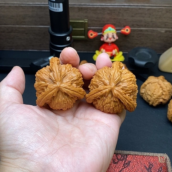 鸿***飞把件文玩核桃白奔