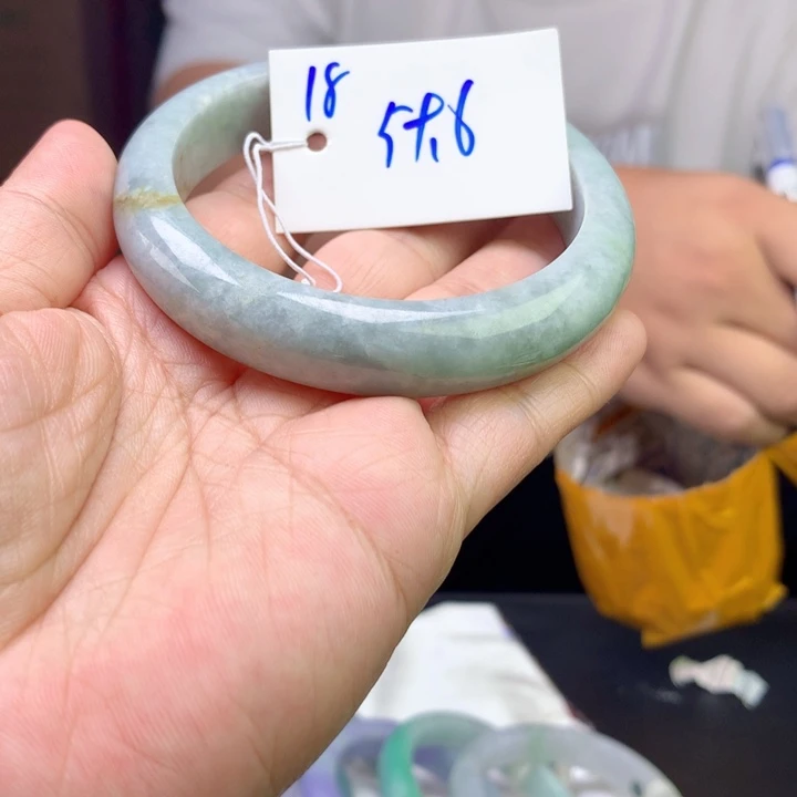 未镶嵌手镯翡翠18