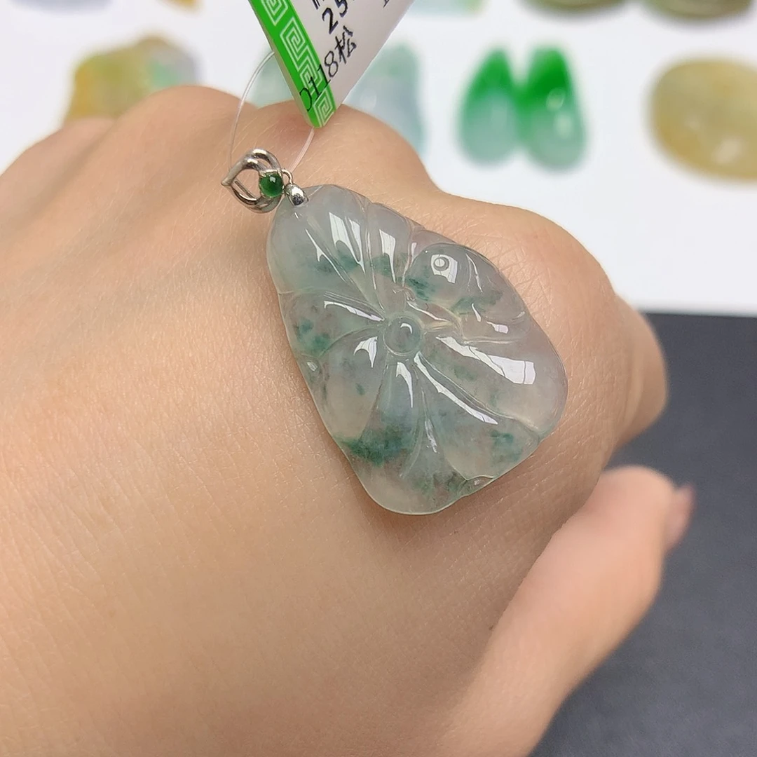 翡翠颈饰18K金镶嵌荷叶鱼