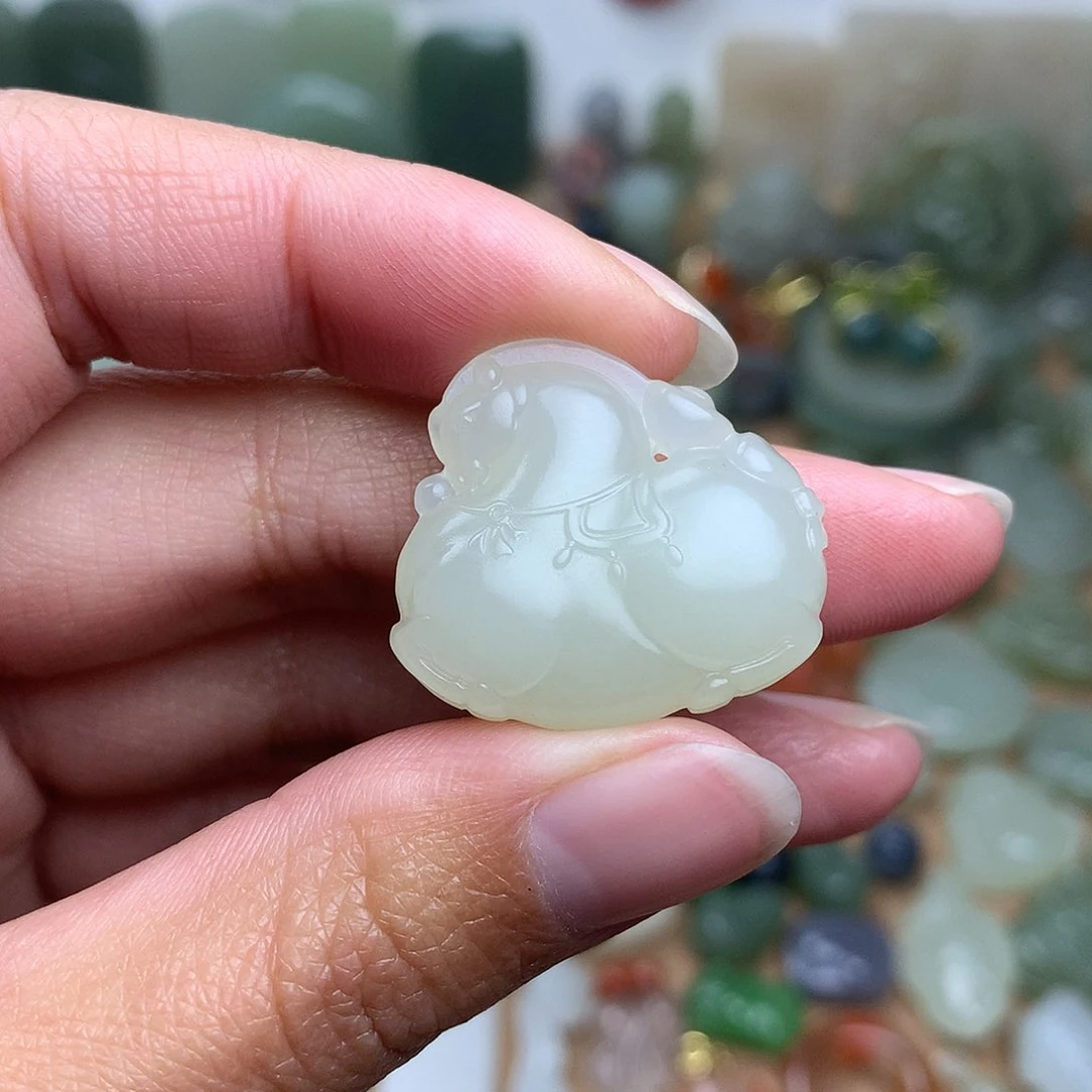 和田玉吊坠未镶嵌