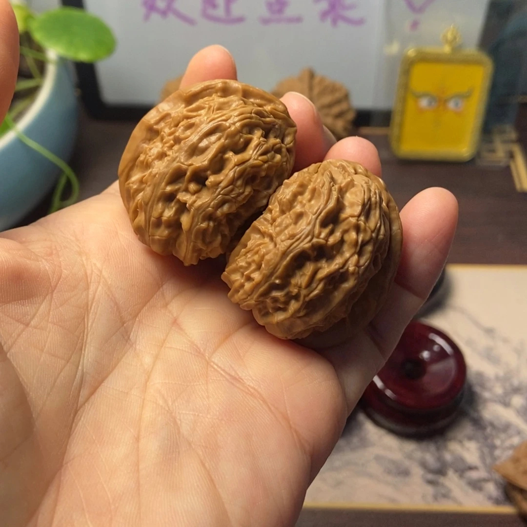 文玩核桃把件全品白狮子半壁55