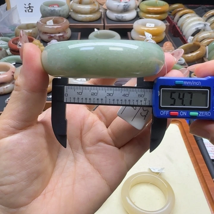 石英岩玉未镶嵌手镯