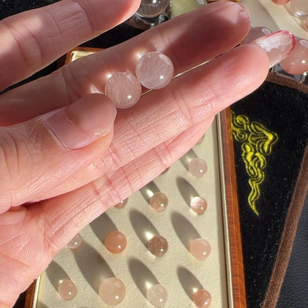 可***可未镶嵌手链水晶两颗9m定制通孔不退不换