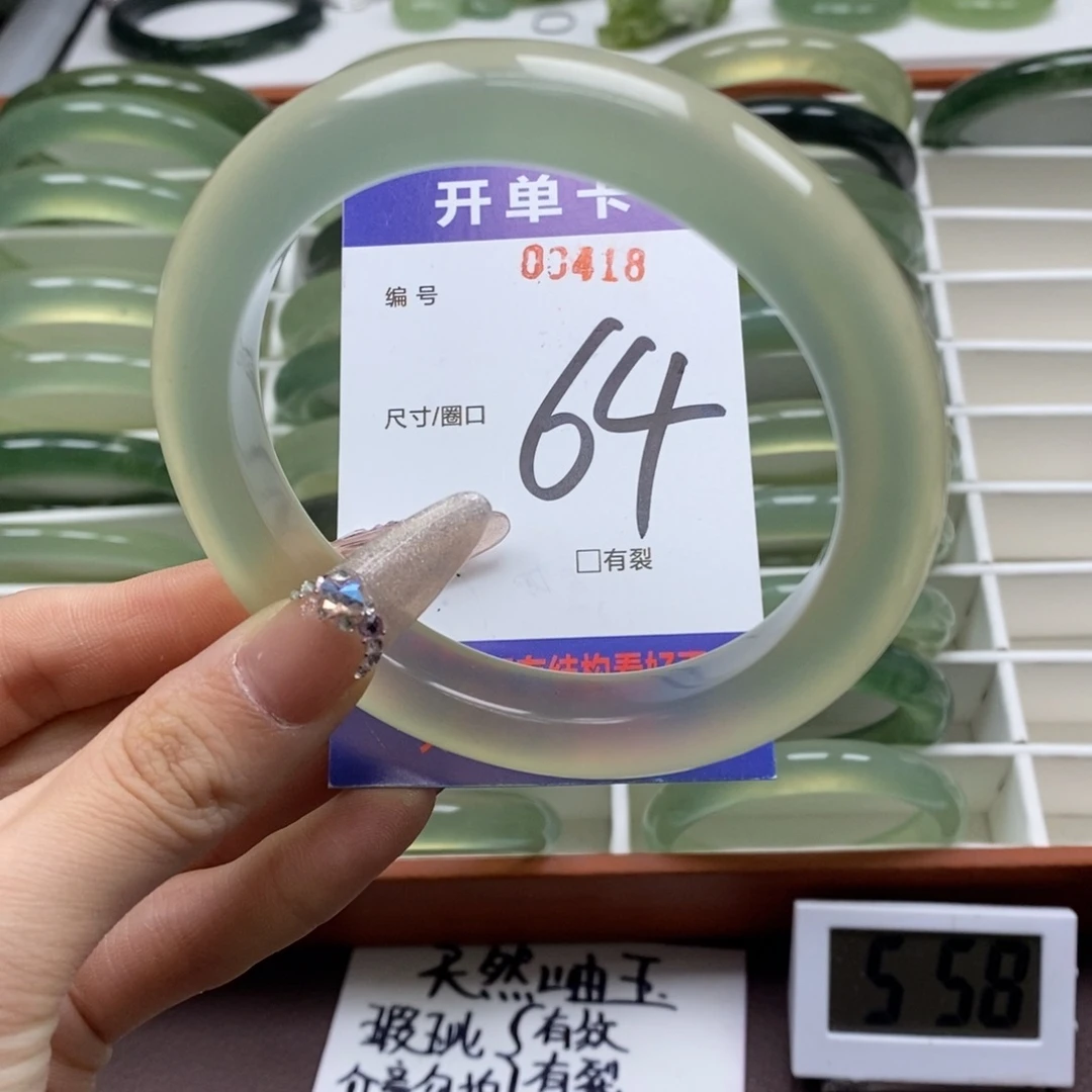 蛇纹石玉手镯未镶嵌