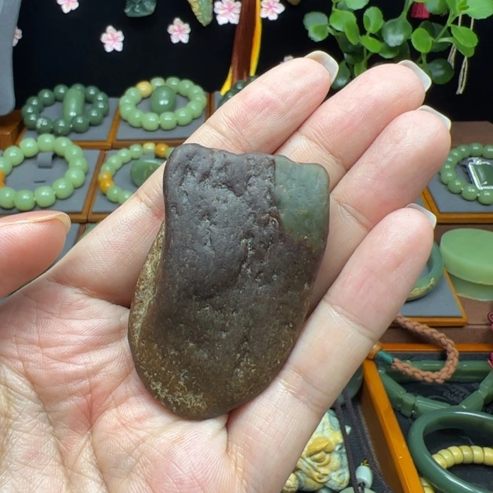拒***耗岫岩河磨玉（透闪石质玉）未镶嵌珠宝半成品