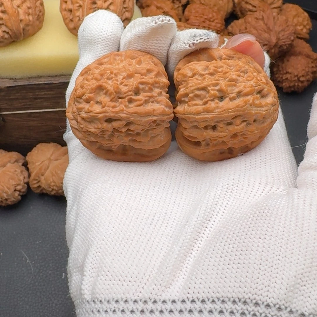 文玩核桃吊坠38三角白