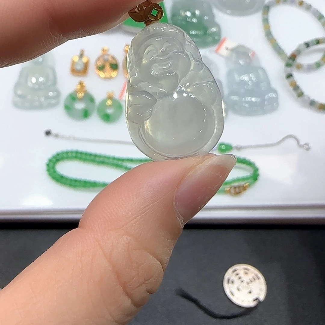 翡翠未镶嵌颈饰财神