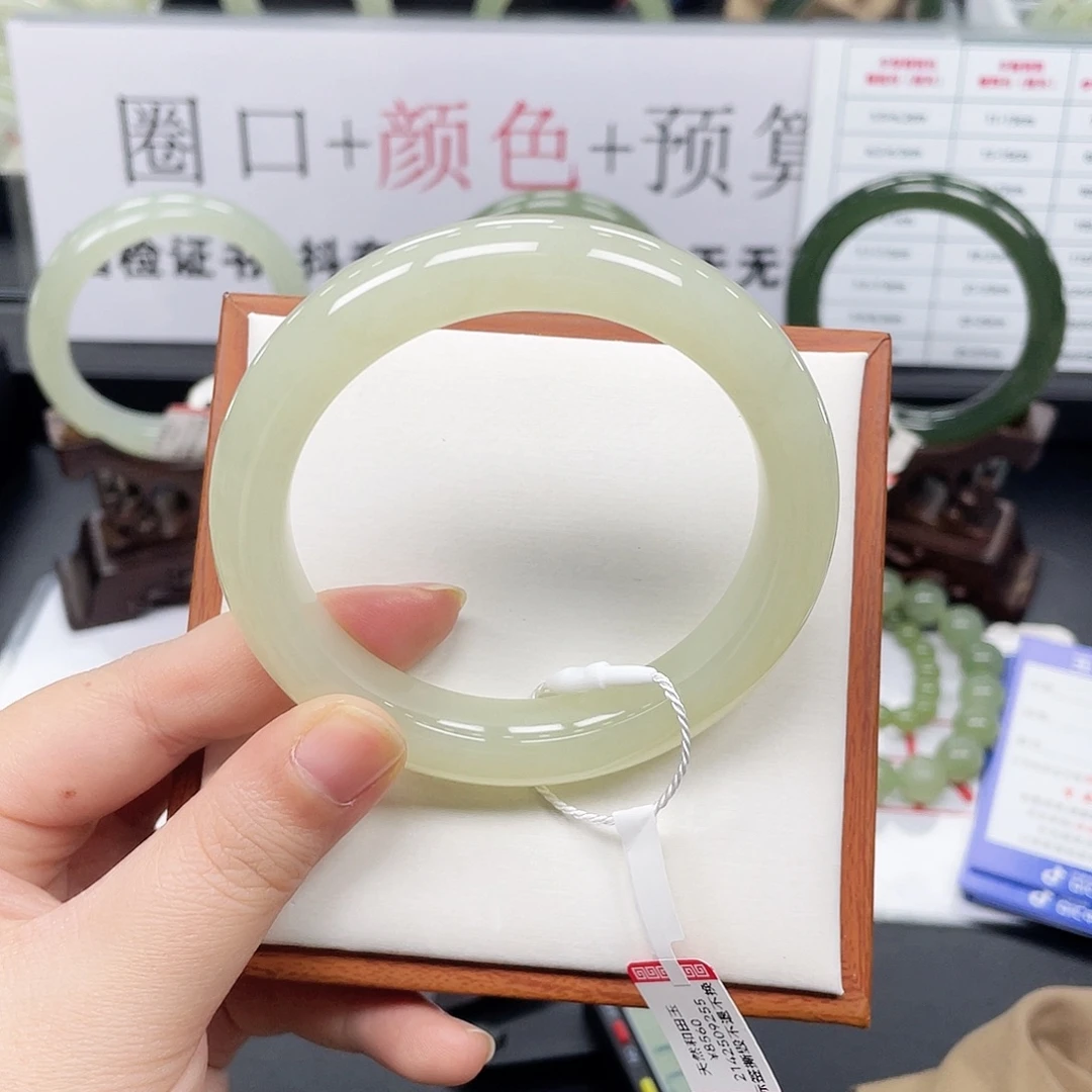 和田玉未镶嵌手镯