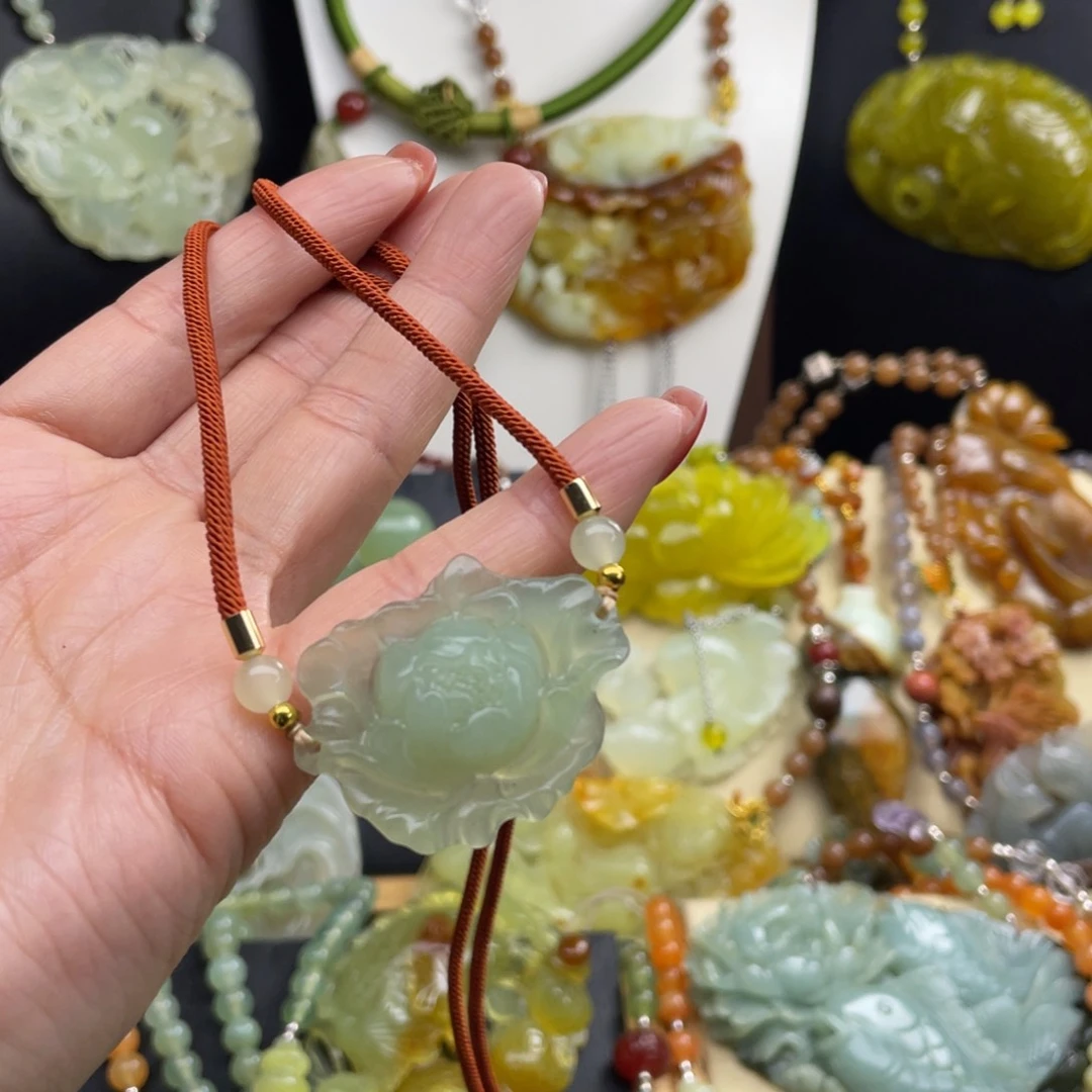 未镶嵌蛇纹石玉颈饰