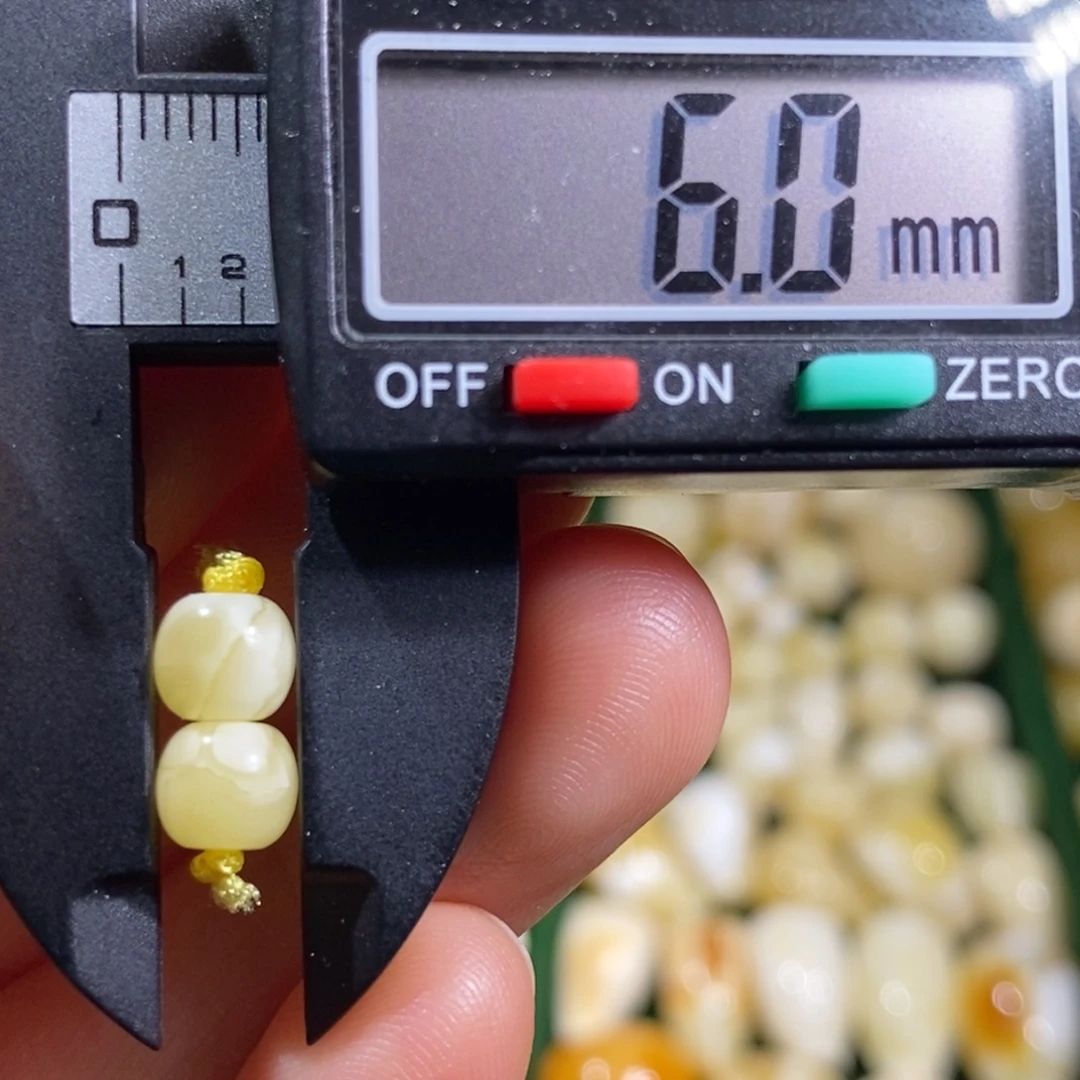 蜜蜡未镶嵌裸石配饰