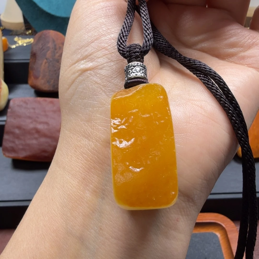 琥珀吊坠(赠链)未镶嵌