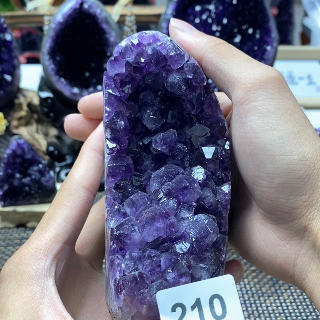 未镶嵌水晶大型摆件（非配饰）