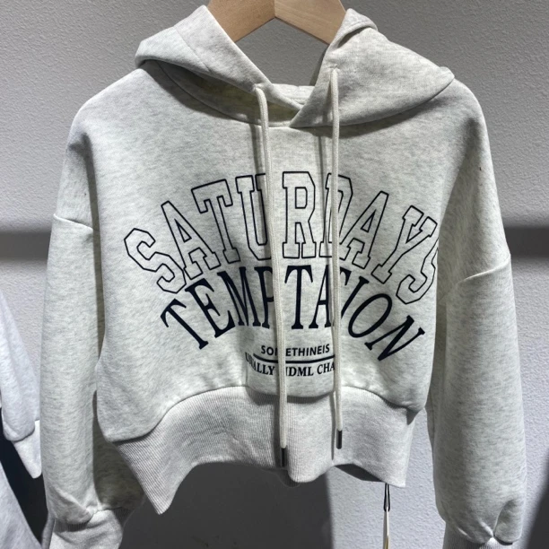 2294女童短款卫衣