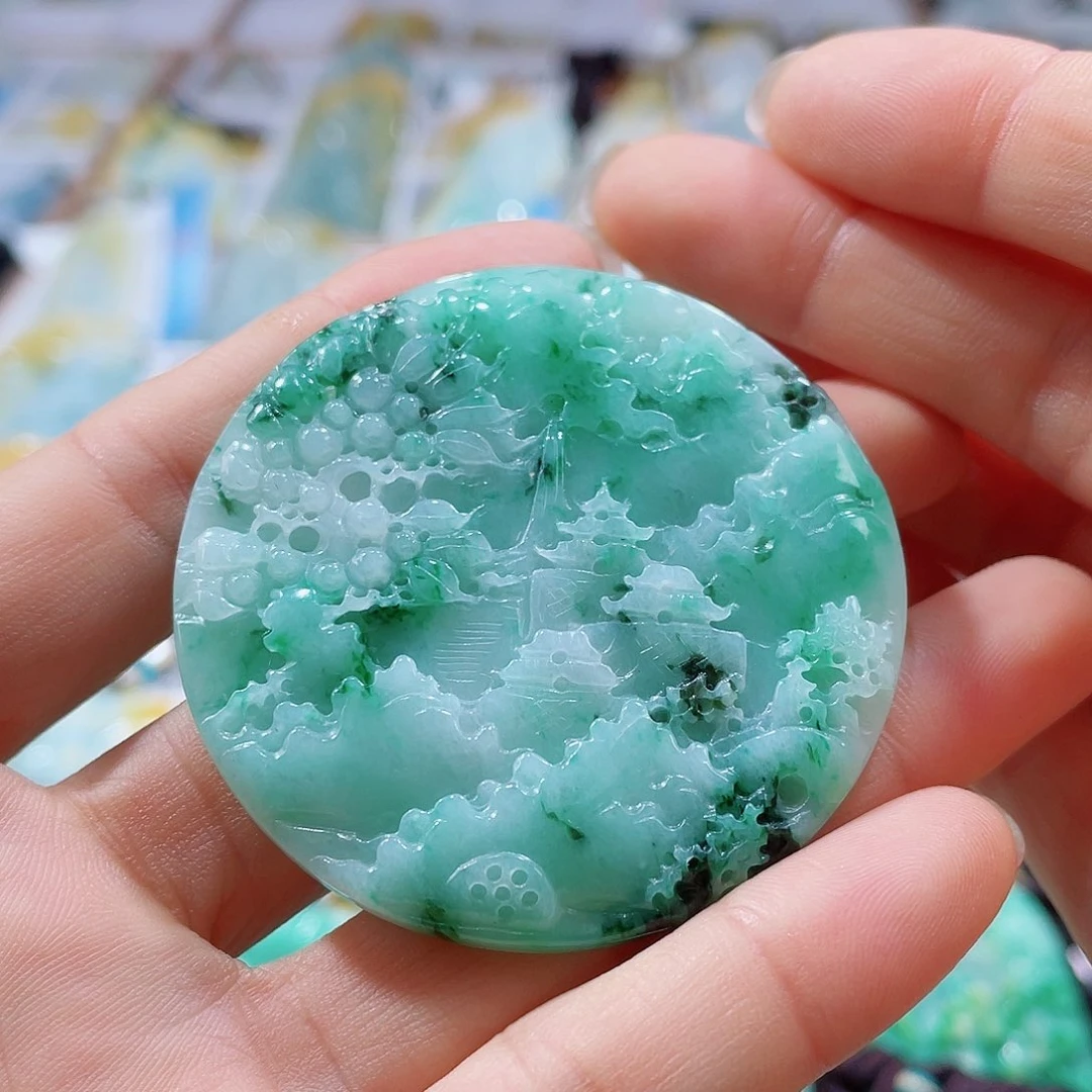 翡翠未镶嵌颈饰一个