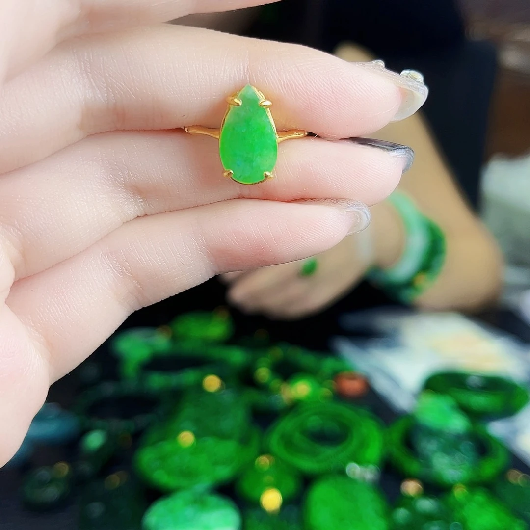 颈饰未镶嵌翡翠多样性