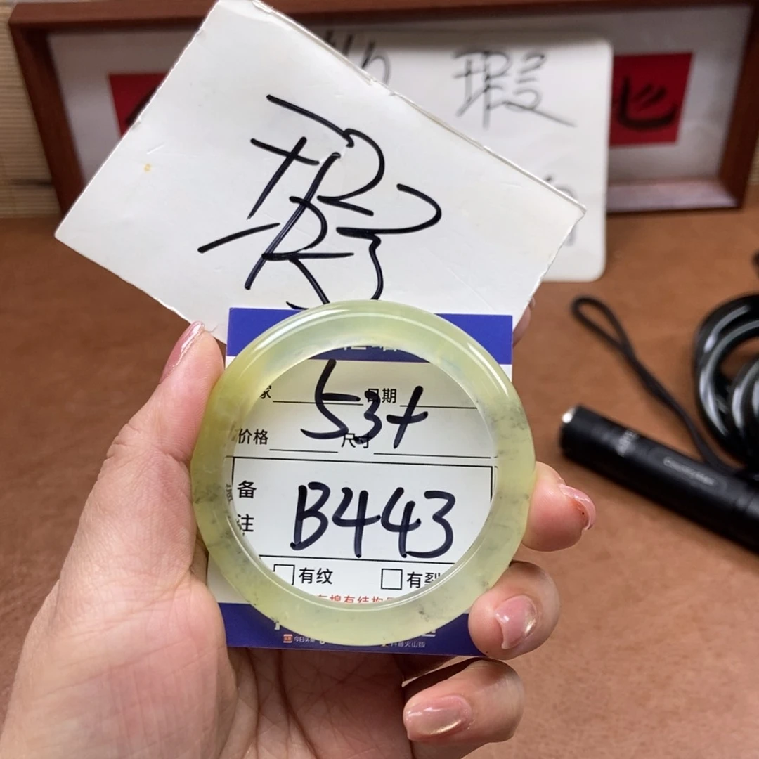 岫玉手镯手镯未镶嵌