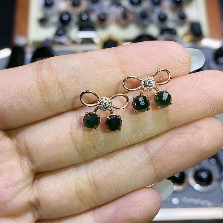 18K金镶嵌翡翠耳钉蝴蝶结