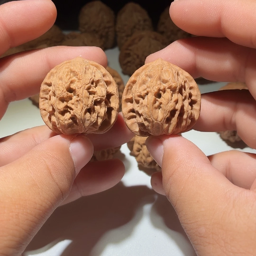 文玩核桃吊坠35+梨木台