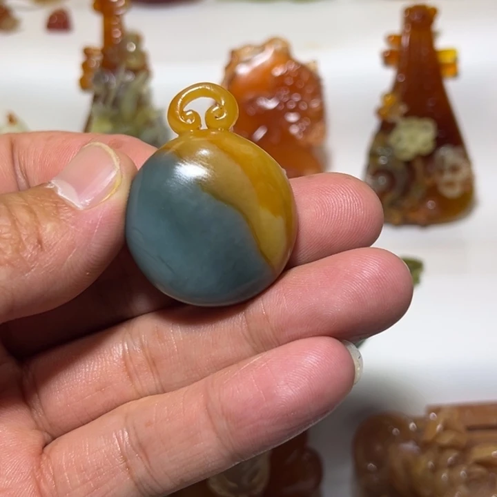 岫玉未镶嵌吊坠(赠链)