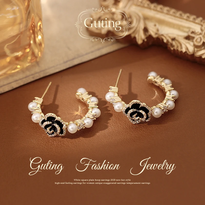 铜合金耳饰 22731黑色山茶花C形圈圈耳环女耳圈高级耳饰秋冬耳钉