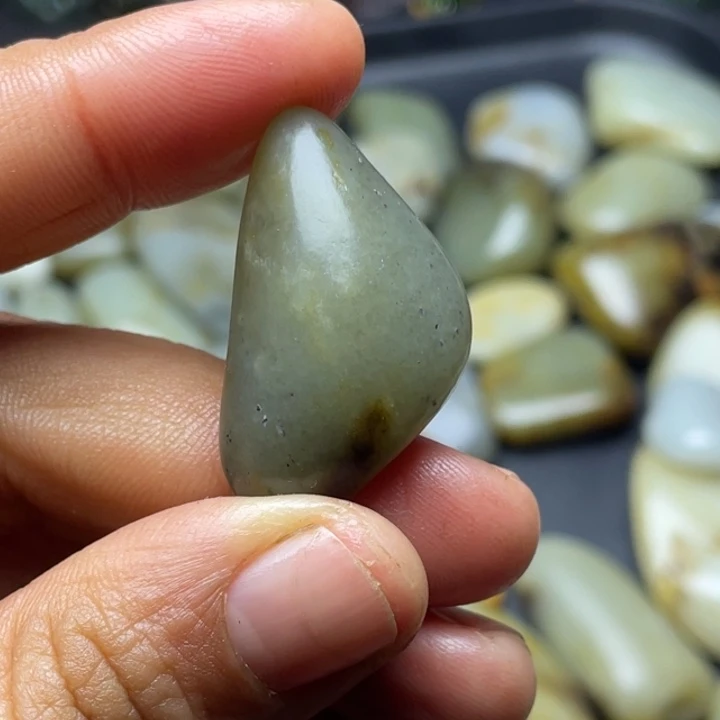 和田玉未镶嵌珠宝半成品