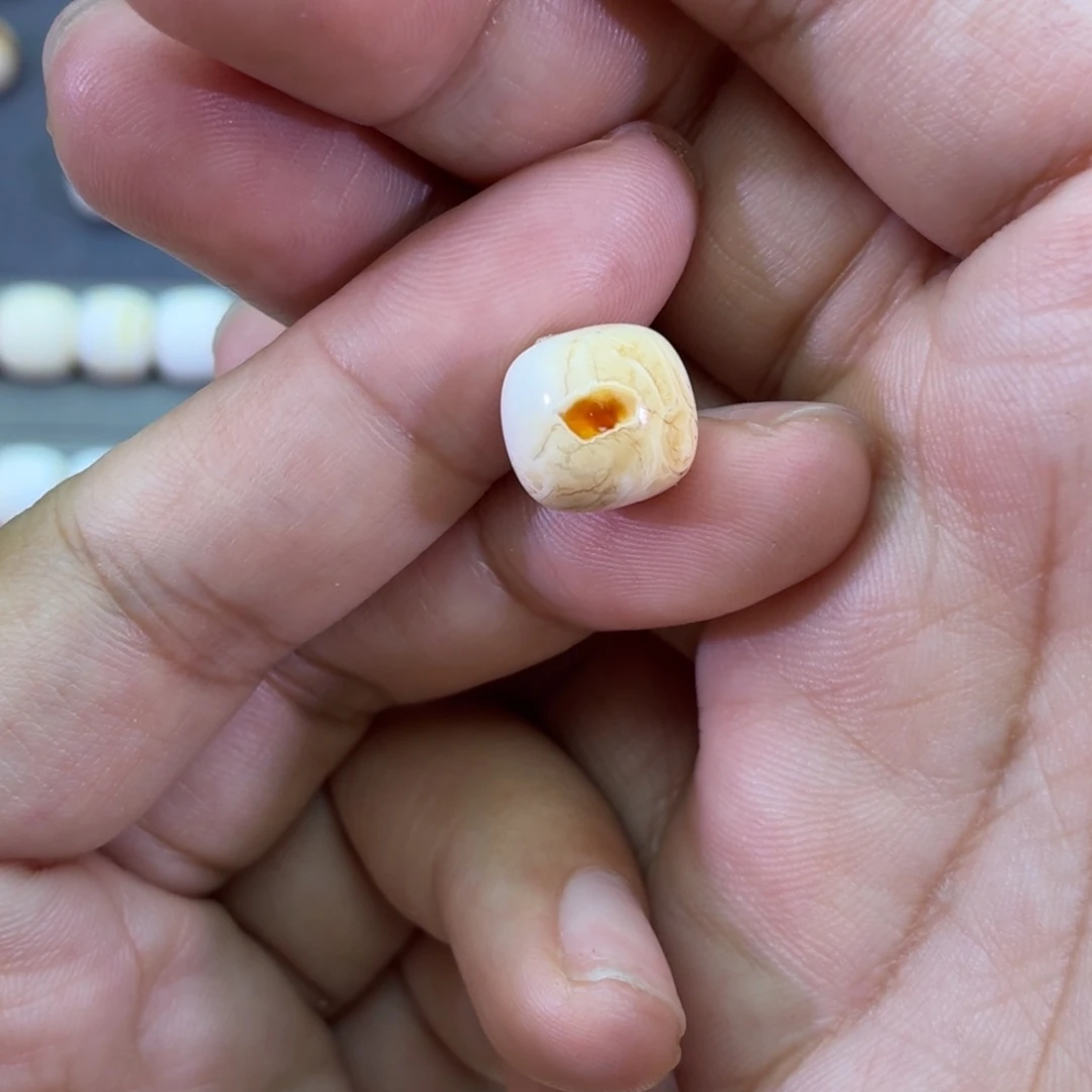 琥珀未镶嵌裸石11.8老型沁色高桩