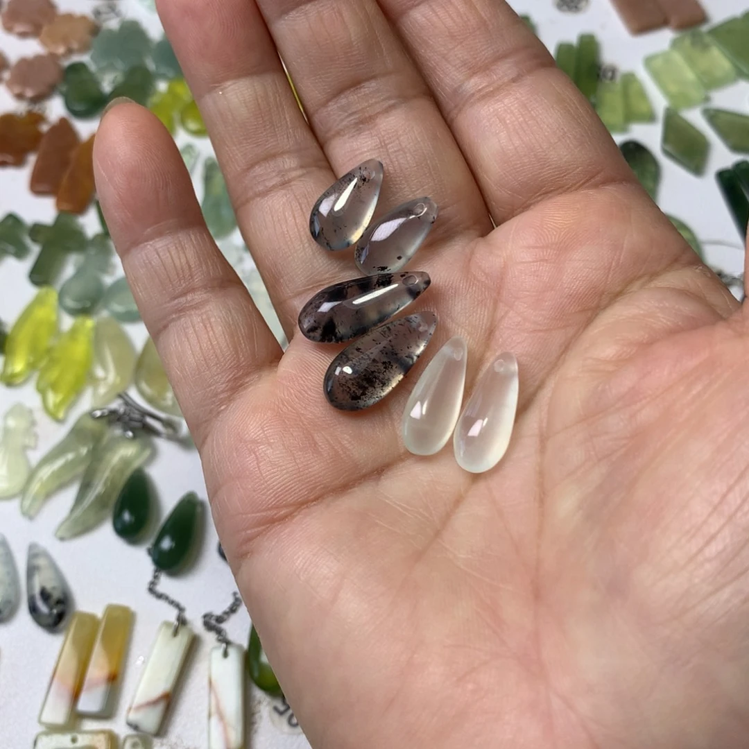 桃****未镶嵌蛇纹石玉耳环