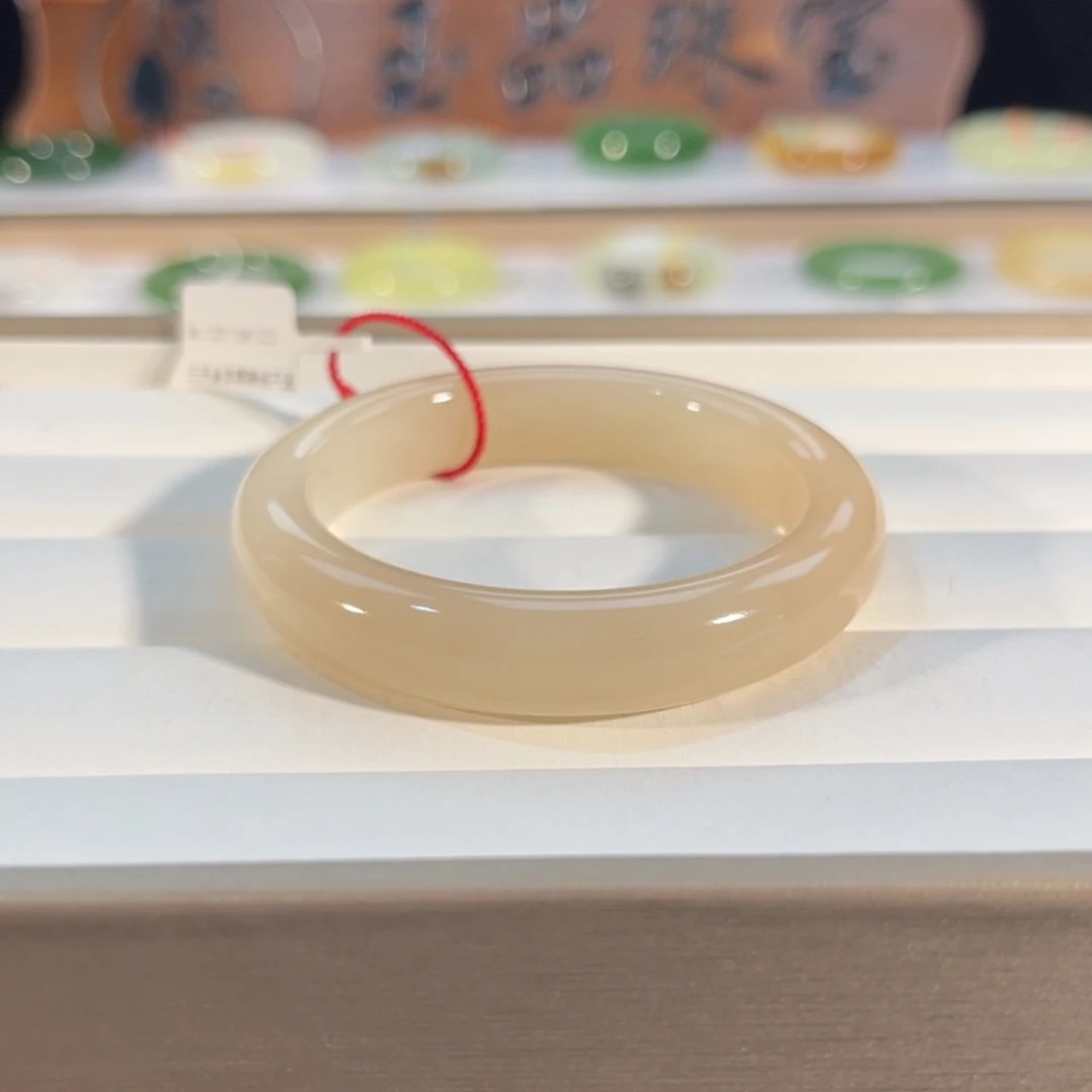 和田玉未镶嵌手镯红粉浓粉渐变 色浓肉细