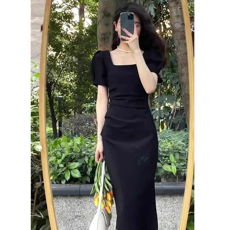 法式赫本风高级感黑色连衣裙女夏方领修身显瘦气质女神中长开叉裙
