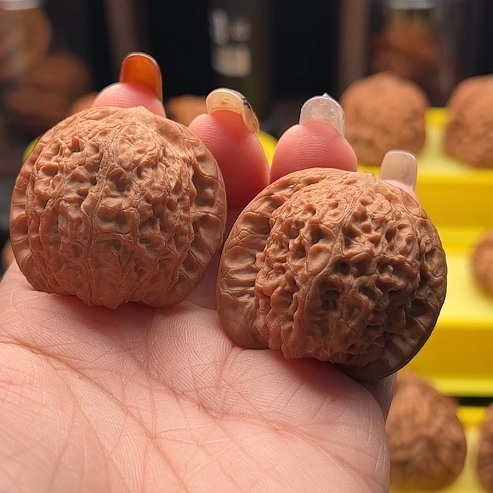 文玩核桃把件血麒麟 全品