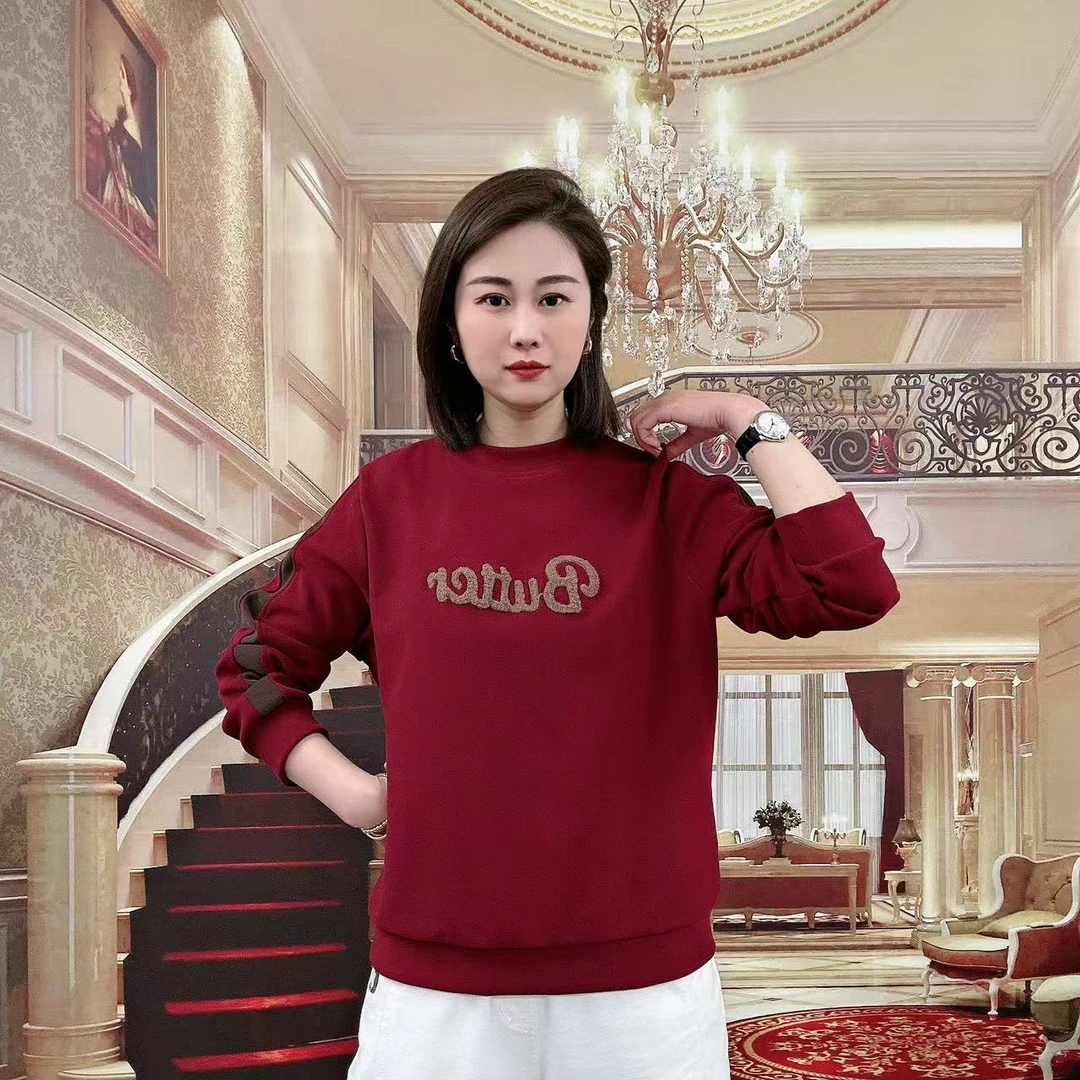 小敏家春秋新时尚显瘦宽松减龄胸前毛巾绣字母圆领女正肩款卫衣