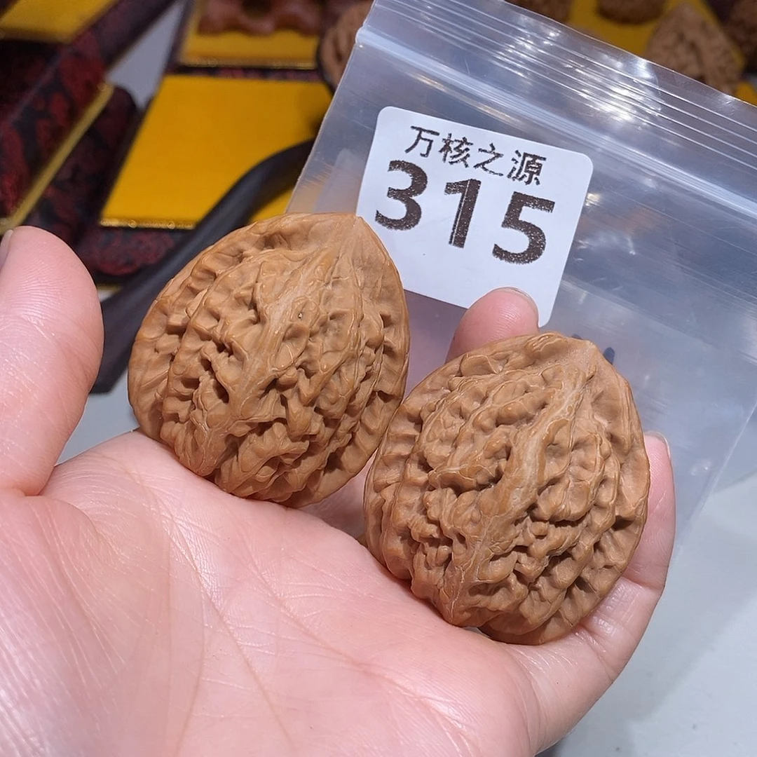 文玩核桃吊坠41全品红锦鲤～