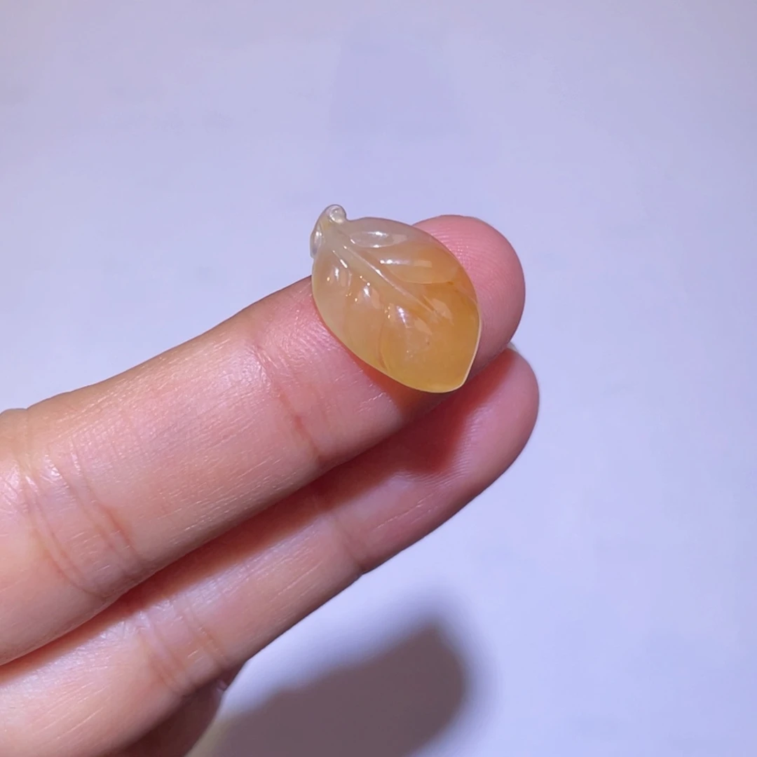 翡翠未镶嵌颈饰裸石