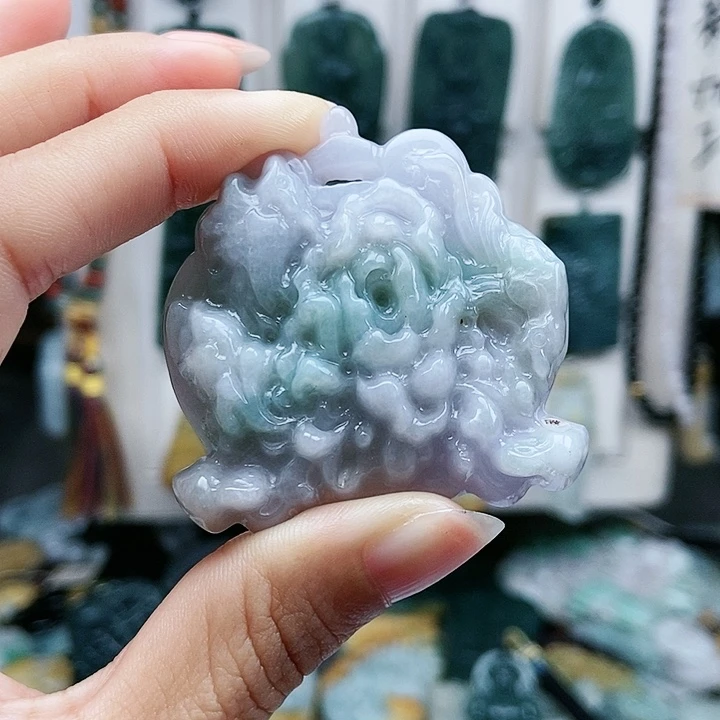 颈饰足铂镶嵌翡翠翡翠