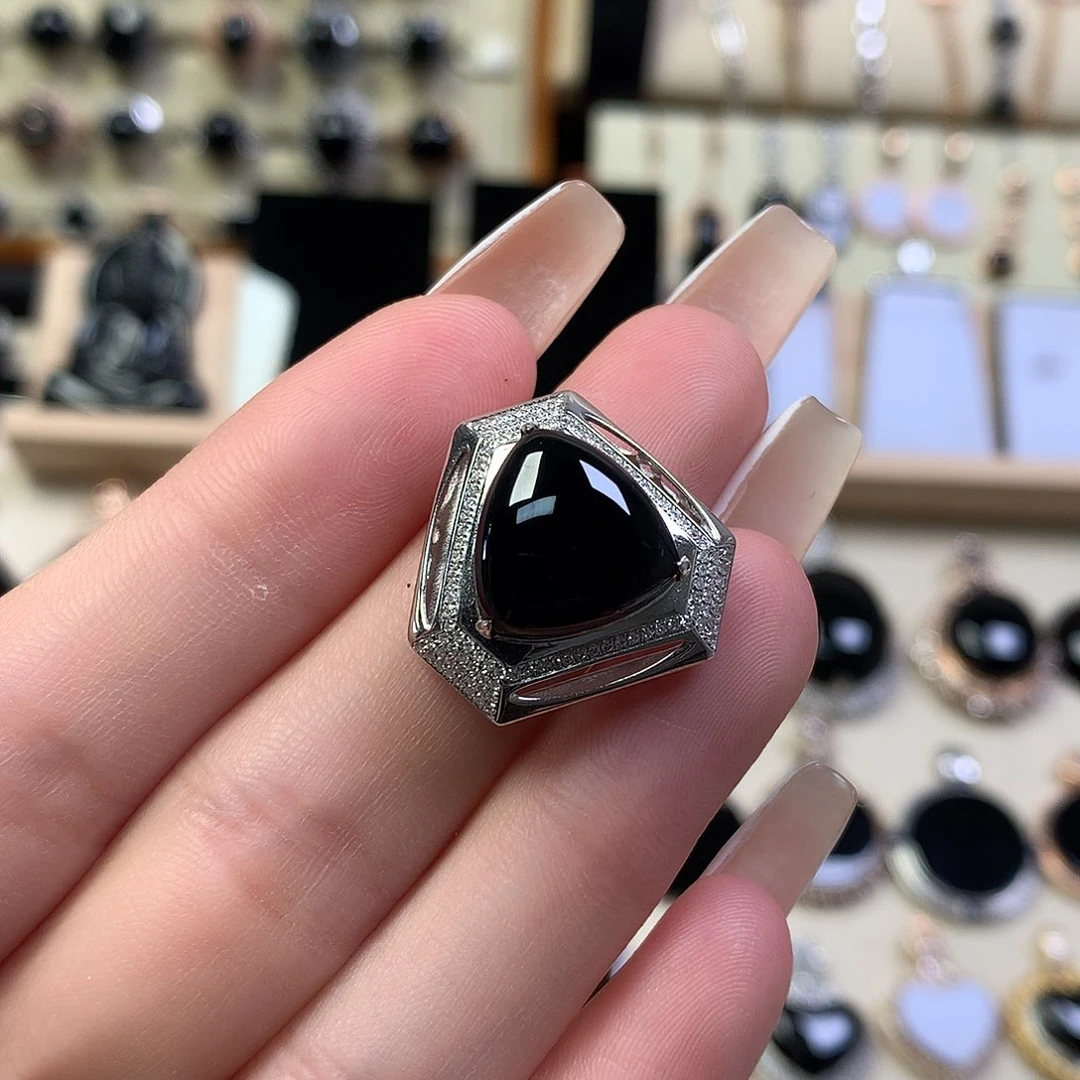 翡翠18K金镶嵌颈饰墨翠