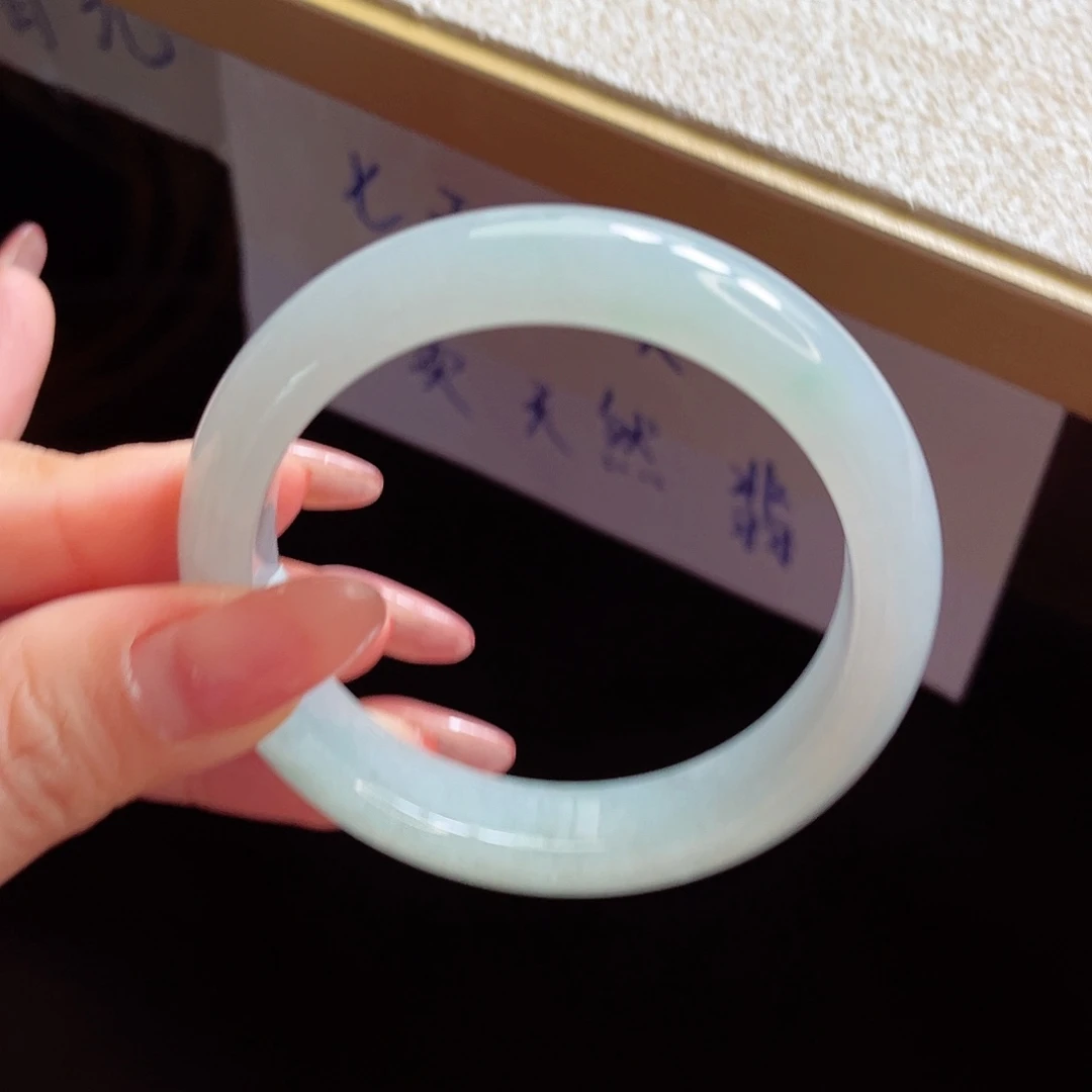 翡翠手镯未镶嵌手镯